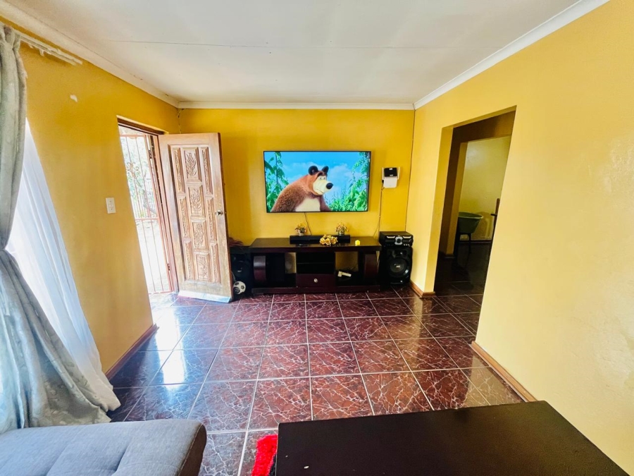 3 Bedroom Property for Sale in Molifi Tau Kloof Free State